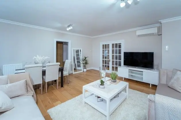 Royal Apart Daire, Engellilere Uygun, Banyolu/Duşlu
