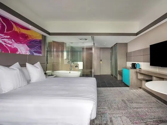 Deluxe Oda, 1 Büyük (Queen) Boy Yatak, Business Dinlenme Salonu Kullanımı (Executive, High Floor)