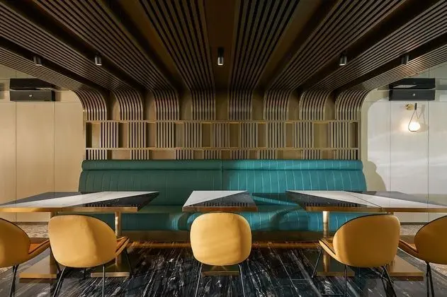 Deluxe Oda, 1 Büyük (Queen) Boy Yatak, Business Dinlenme Salonu Kullanımı (Executive, High Floor)