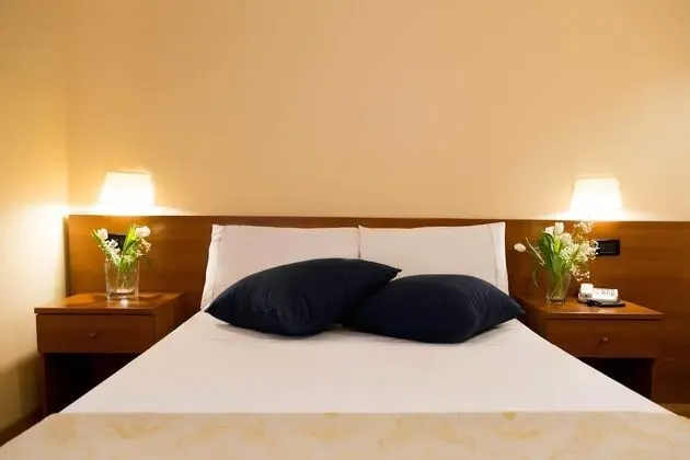 Büyük Yataklı Tek Kişilik Oda