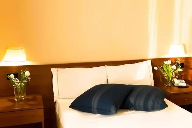 Büyük Yataklı Tek Kişilik Oda