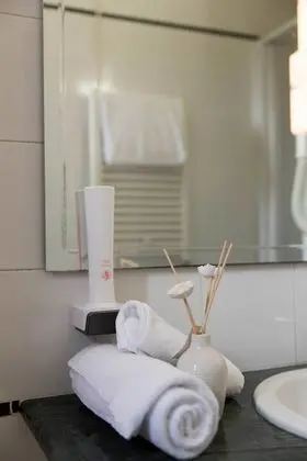 Büyük Yataklı Tek Kişilik Oda