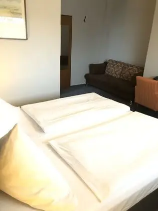 Üç Kişilik Oda