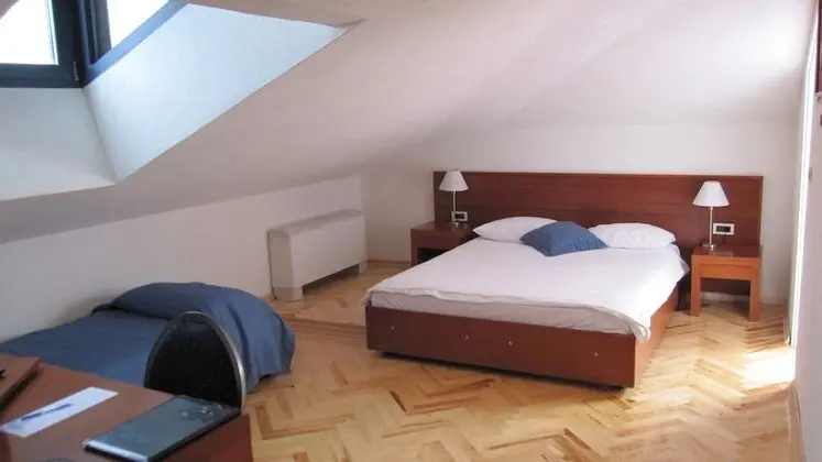 Tek Büyük Yataklı Oda (Attic)