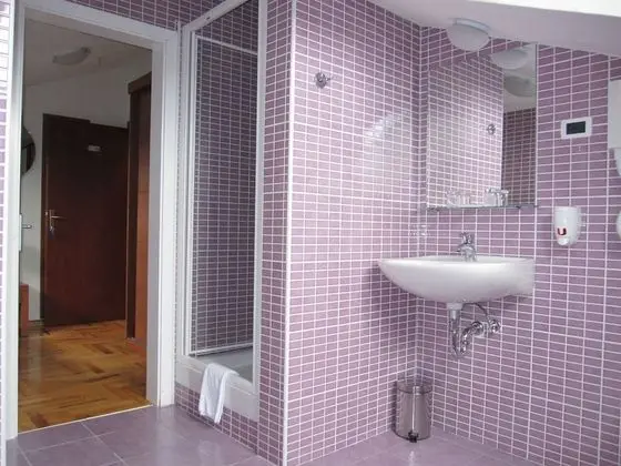 Tek Büyük Yataklı Oda (Attic)