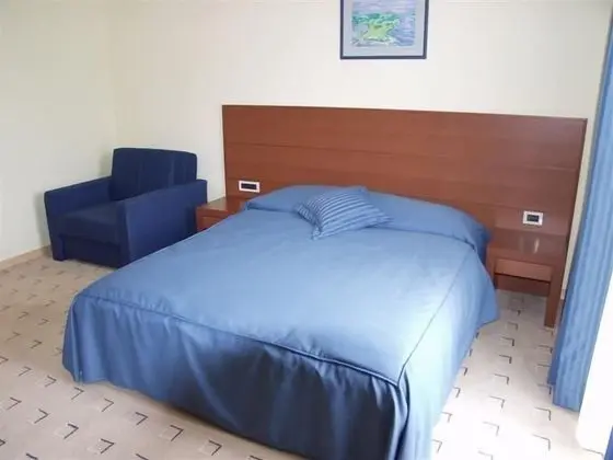 Tek Büyük Yataklı Oda, Denize Bakan