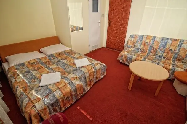 Üç Kişilik Oda
