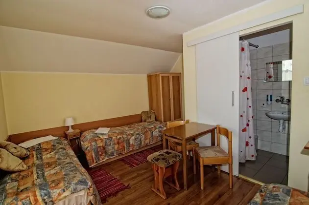 Üç Kişilik Oda
