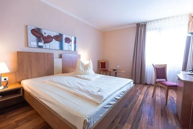 Comfort Tek Büyük Yataklı Oda