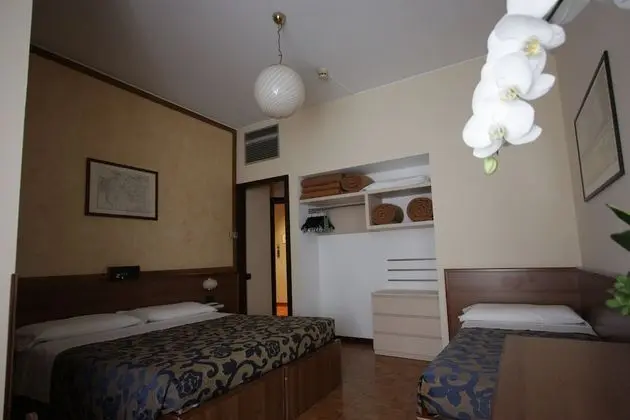 Üç Kişilik Oda