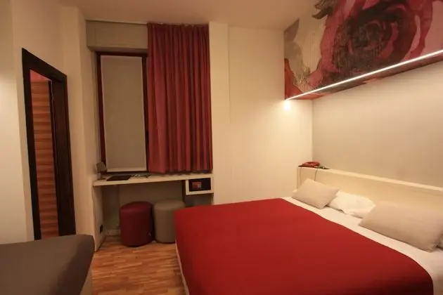Üç Kişilik Oda