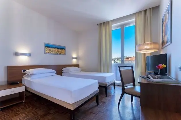 Standard Tek Büyük veya İki Ayrı Yataklı Oda, Tepe Manzaralı