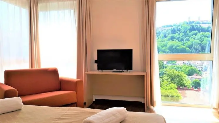 Üç Kişilik Oda, Tepe Manzaralı