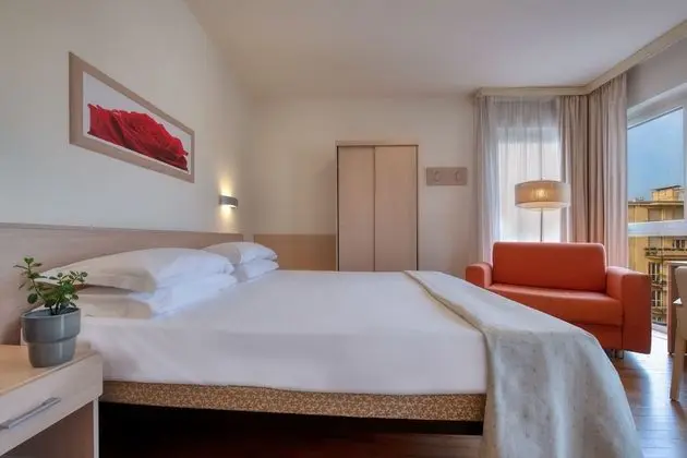 Üç Kişilik Oda, Tepe Manzaralı