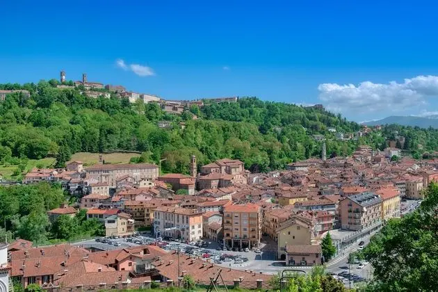 Üç Kişilik Oda, Tepe Manzaralı