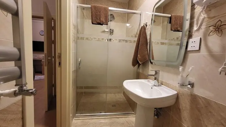 Family Tek Büyük Yataklı Oda