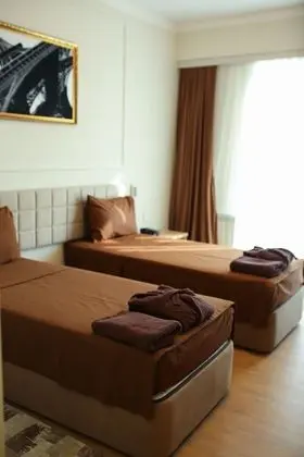 Junior Tek Büyük veya İki Ayrı Yataklı Oda