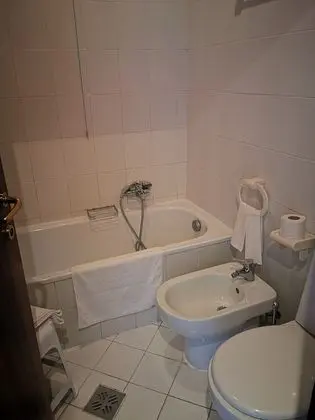 Üç Kişilik Oda