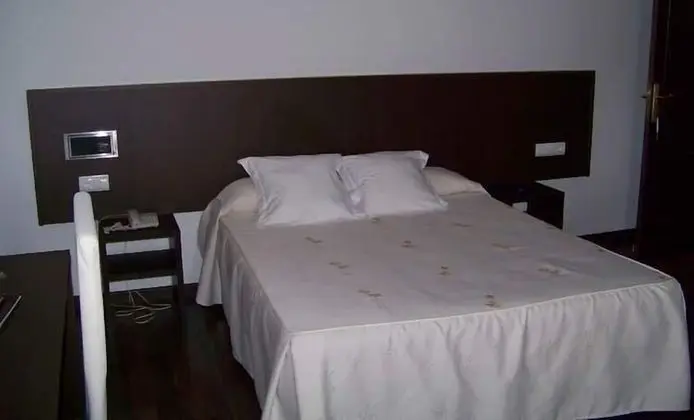 Üç Kişilik Oda