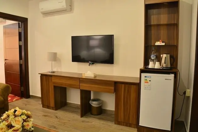 Deluxe Tek Büyük Yataklı Oda (2 Adults + 1 Child)