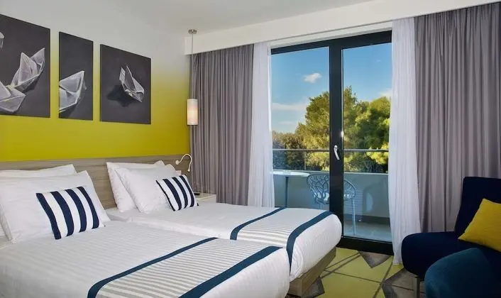 Oda, Balkon, Havuz Manzaralı (Guest)