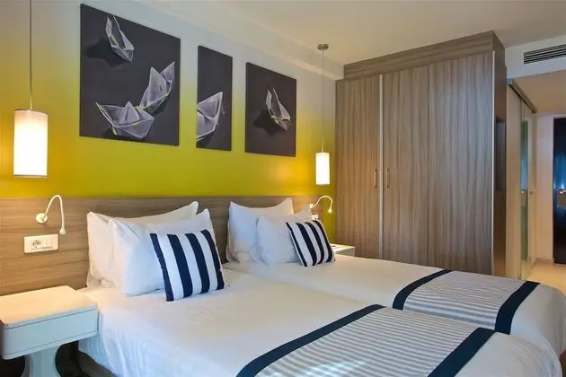Oda, Balkon, Havuz Manzaralı (Guest)
