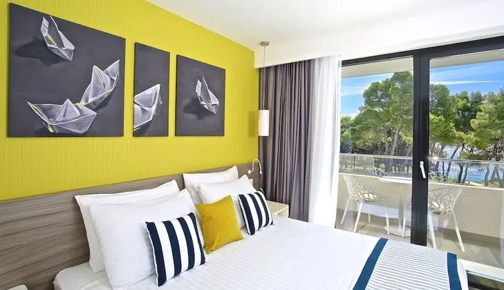 Oda, Balkon, Havuz Manzaralı (Guest)