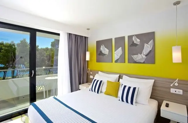 Oda, Balkon, Havuz Manzaralı (Guest)