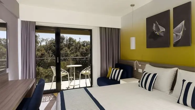 Oda, Balkon, Havuz Manzaralı (Guest)