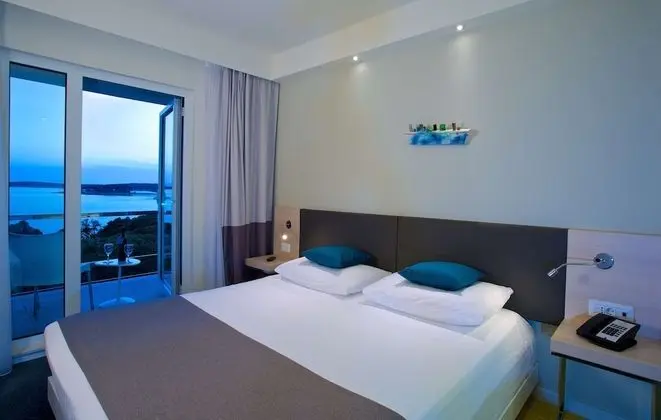 Superior Oda, Balkon, Denize Bakan