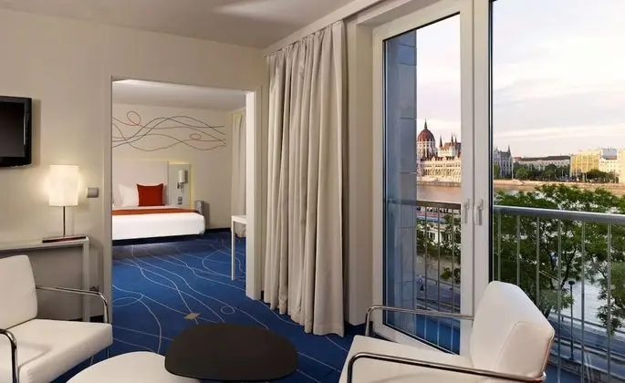 Süit, 1 Yatak Odası (Danube View - 1 King)