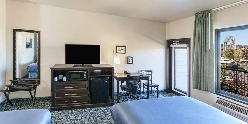 Room, 2 Queen Beds, Land View