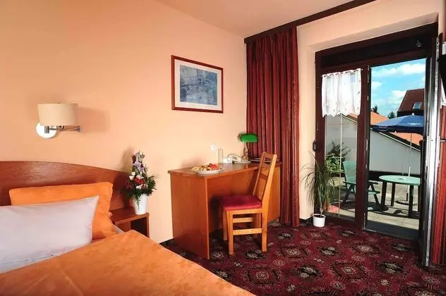 Tek Büyük veya İki Ayrı Yataklı Oda