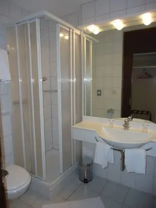 Üç Kişilik Oda