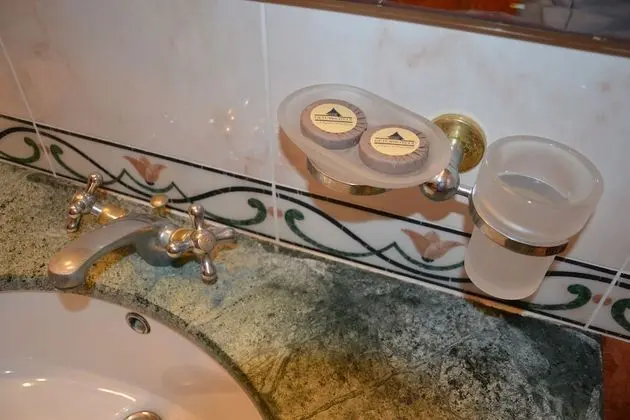 Tek Büyük veya İki Ayrı Yataklı Oda, Kısmi Deniz Manzaralı