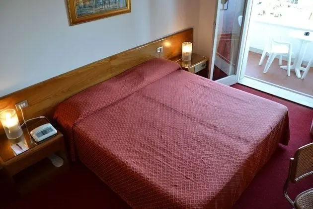 Üç Kişilik Oda
