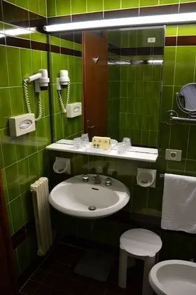 Üç Kişilik Oda