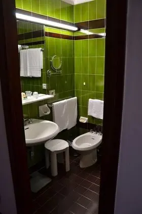 Üç Kişilik Oda