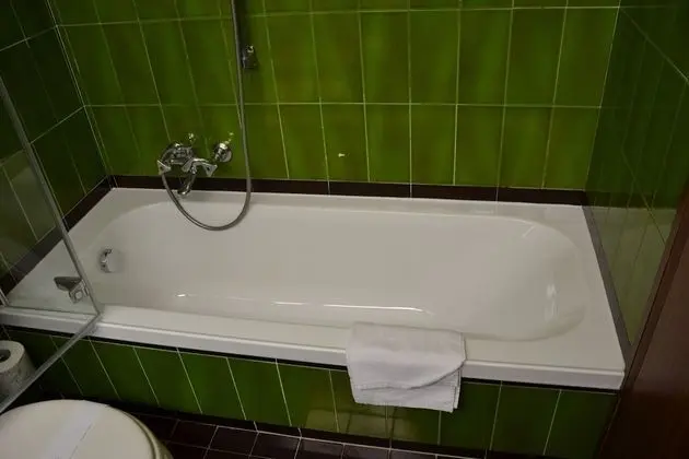 Üç Kişilik Oda