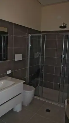 Üç Kişilik Oda, Sigara İçilmez