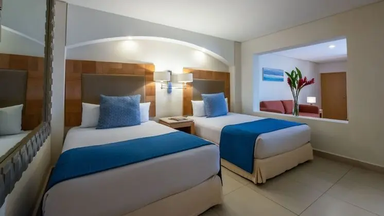 Royal Family Suite Pool View
