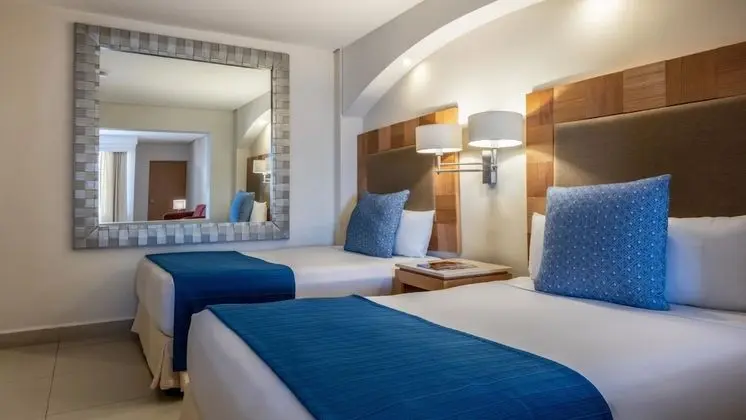 Royal Family Suite Pool View