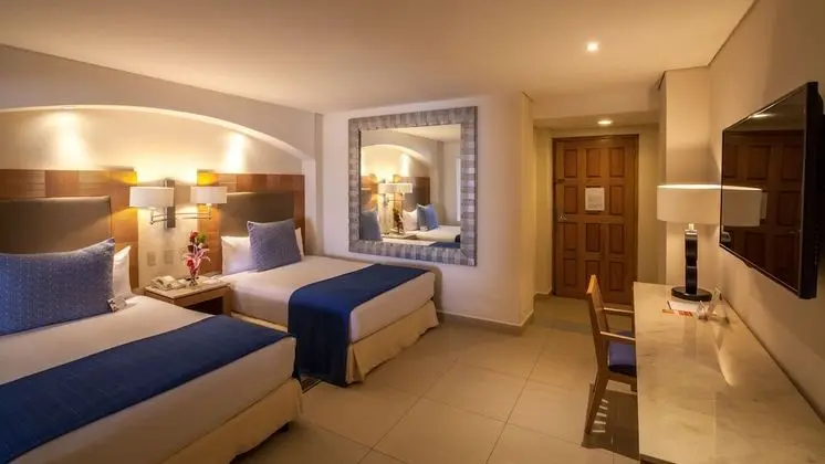 Royal Family Suite Pool View