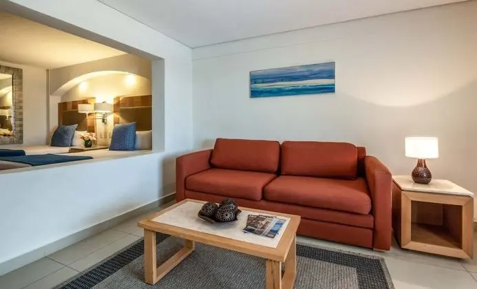 Royal Family Suite Pool View