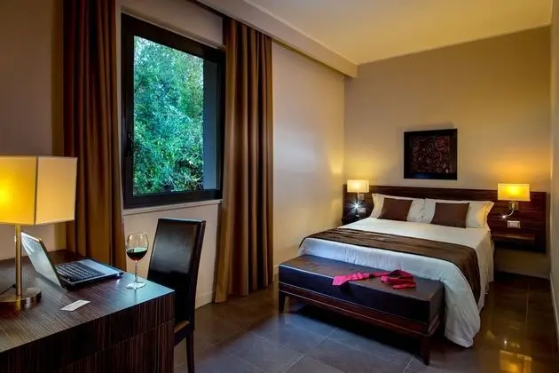 Büyük Yataklı Tek Kişilik Oda