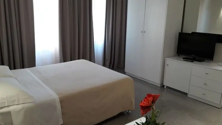 Büyük Yataklı Tek Kişilik Oda