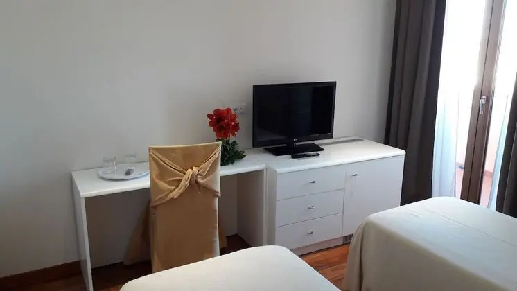 Büyük Yataklı Tek Kişilik Oda