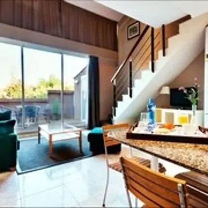 Business Dubleks, Teras