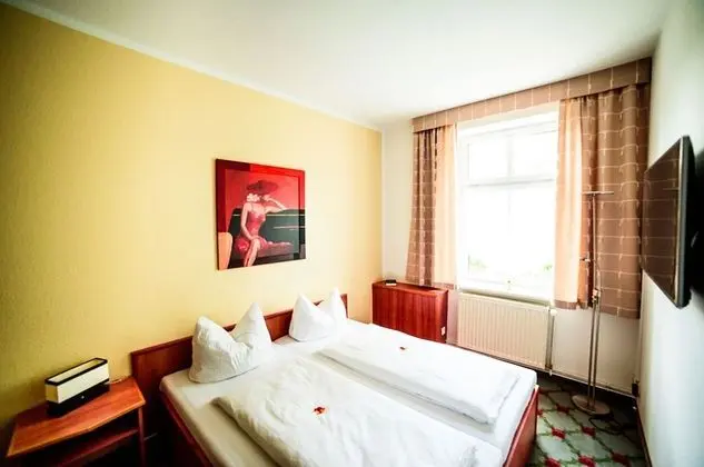 Büyük Yataklı Tek Kişilik Oda