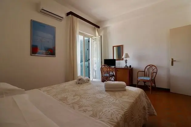 Standard Tek Büyük Yataklı Oda, Balkon, Kısmi Deniz Manzaralı